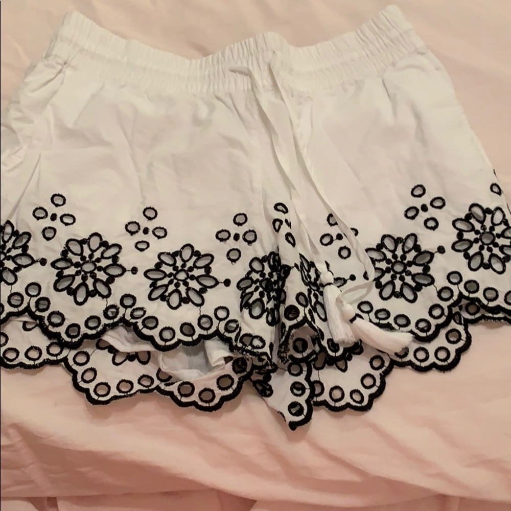 Embroidered Vineyard Vines Shorts